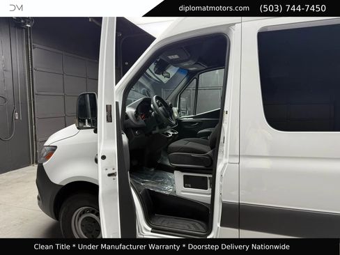 Used 2024 Mercedes-Benz Sprinter 2500 image 18