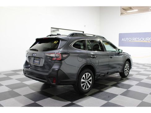 Used 2022 Subaru Outback Premium image 4