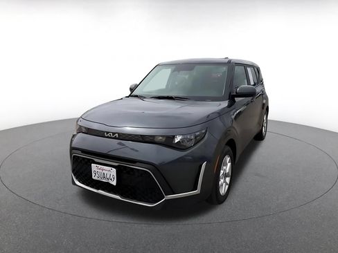 Used 2025 Kia Soul LX w/ LX Technology Package FWD image 7