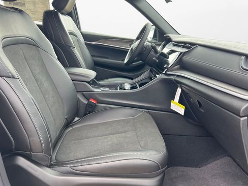 New 2026 Jeep Grand Cherokee Altitude image 24