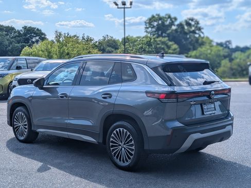 Used 2025 Volkswagen Tiguan S w/ 18" Wheel Package FWD image 8