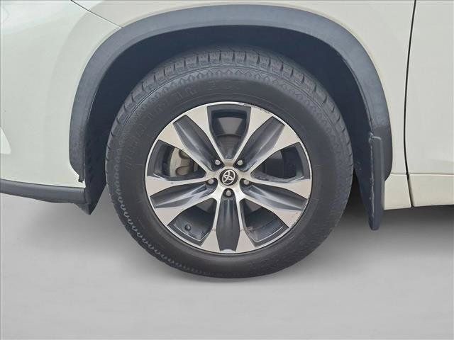 Used 2020 Toyota Highlander XLE AWD/4WD image 26