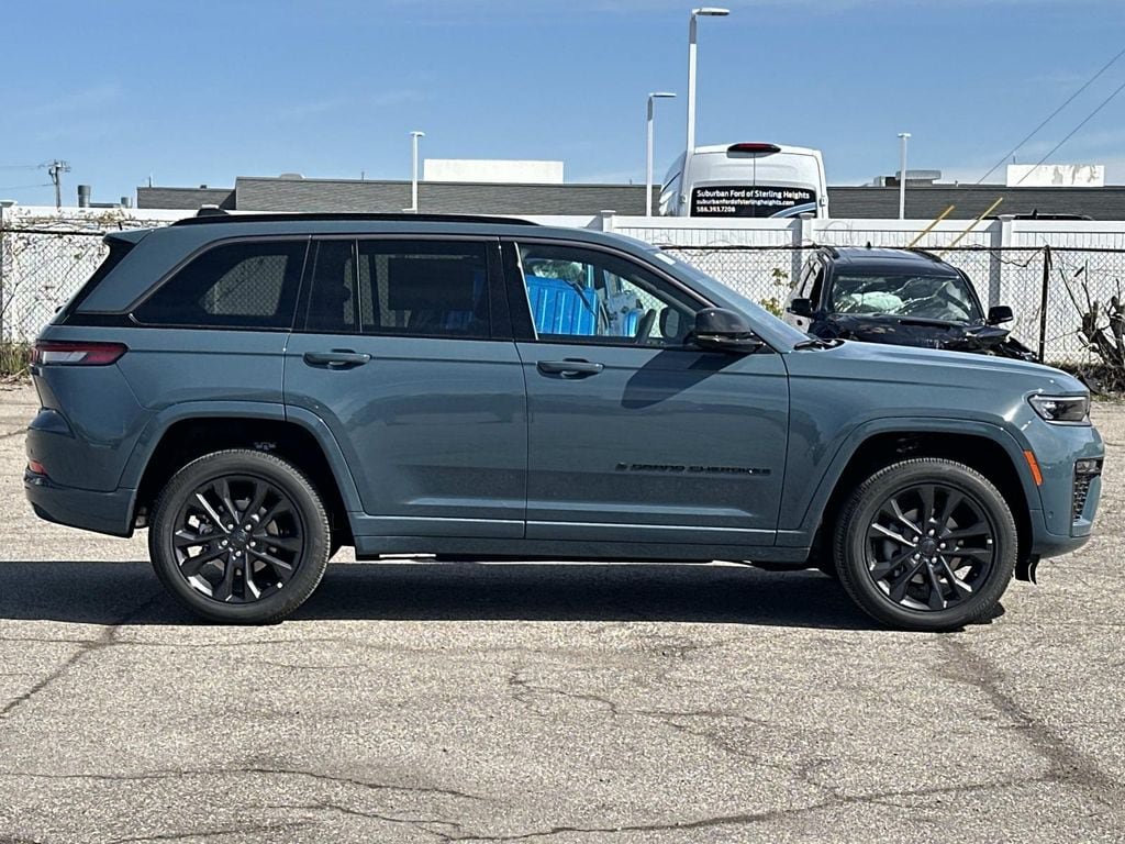 New 2026 Jeep Grand Cherokee Limited AWD/4WD image 2