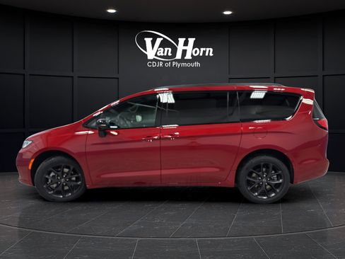 New 2026 Chrysler Pacifica Select AWD/4WD image 6
