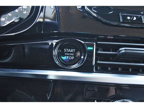 Used 2025 Nissan Pathfinder SL image 32