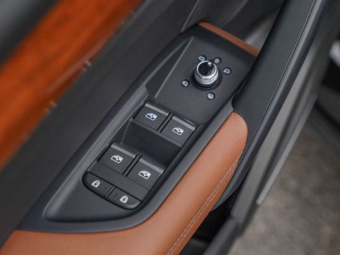 Used 2023 Audi Q5 e Premium Plus w/ Premium Plus Package image 22