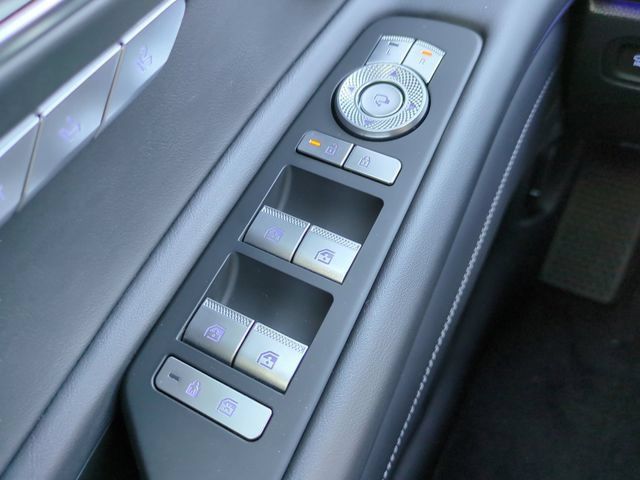 Certified 2025 Genesis GV80 2.5T Prestige AWD/4WD image 15