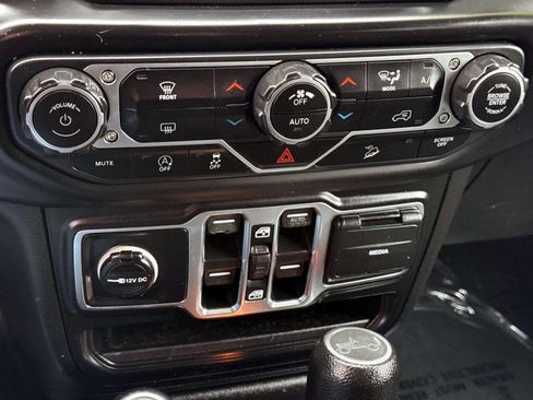 Used 2018 Jeep Wrangler Unlimited Sahara image 21