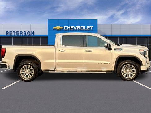 Used 2023 GMC Sierra 1500 Denali w/ Technology Package AWD/4WD image 3