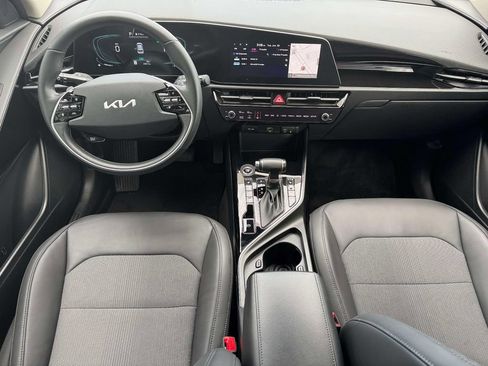 Used 2023 Kia Niro EX FWD image 11