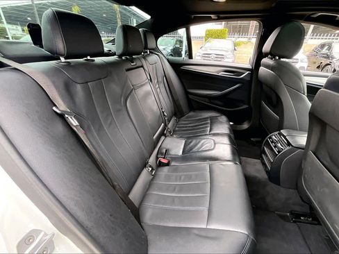 Used 2019 BMW 530e w/ M Sport Package image 19