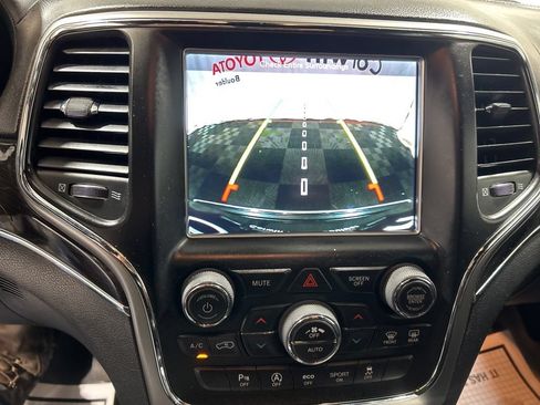 Used 2018 Jeep Grand Cherokee Overland AWD/4WD image 26