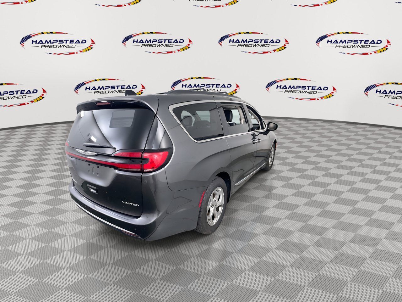 Used 2023 Chrysler Pacifica Limited FWD image 8