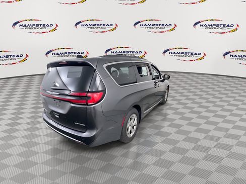 Used 2023 Chrysler Pacifica Limited FWD image 8