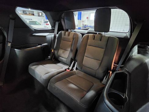 Used 2016 Ford Explorer XLT AWD/4WD image 40