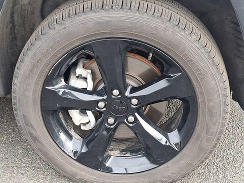 Used 2025 Jeep Grand Cherokee L Limited w/ Black Appearance Package image 9