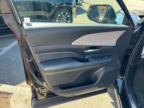 Certified 2024 Toyota Grand Highlander AWD image 11