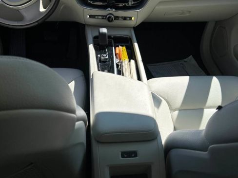 Used 2023 Volvo XC60 B5 Core w/ Climate Package image 9