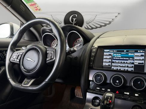 Used 2017 Jaguar F-TYPE R image 10