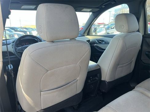 Used 2023 Chevrolet Traverse LS image 26