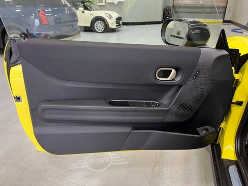 Certified 2025 MINI Cooper 2-Door Hardtop image 10