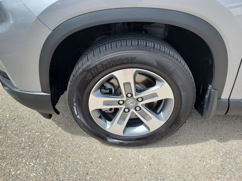 Used 2025 Honda Pilot EX-L image 11