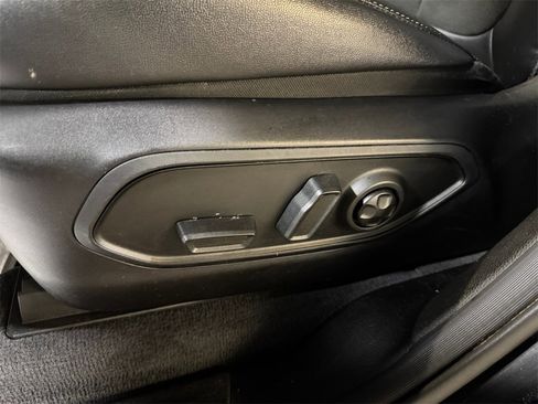 Used 2023 Jeep Grand Cherokee L Laredo image 13