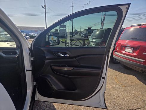 Used 2017 GMC Acadia SLE image 14