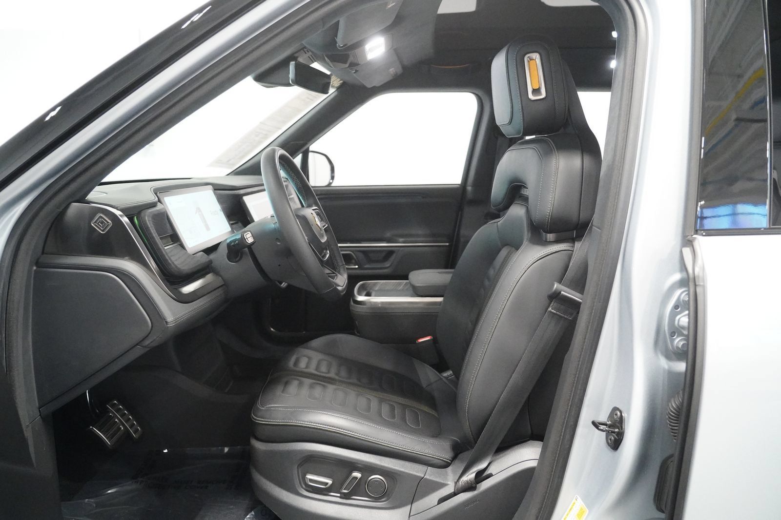 Used 2023 Rivian R1S Launch Edition Quad AWD/4WD image 11
