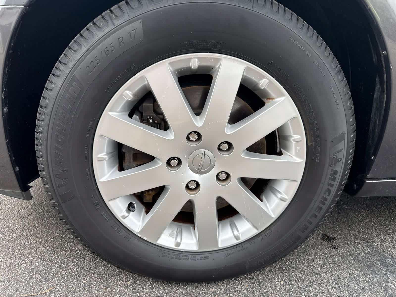 Used 2016 Chrysler Town & Country Touring FWD image 9