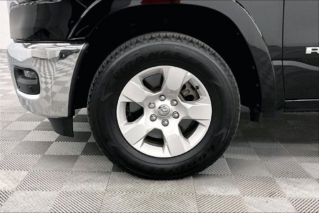 Used 2025 RAM 1500 Big Horn AWD/4WD image 10