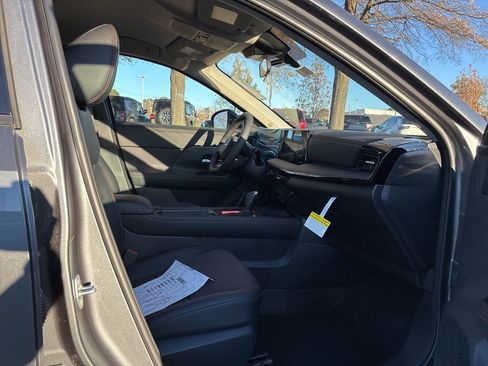 New 2026 Nissan Kicks SR w/ Cold Weather Package FWD image 18