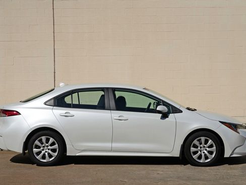 Used 2025 Toyota Corolla LE FWD image 49