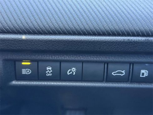 Used 2025 Toyota Camry SE w/ Convenience Package image 30