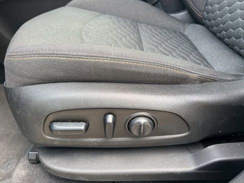 Used 2019 Chevrolet Equinox LT w/ Driver Convenience Package FWD image 22