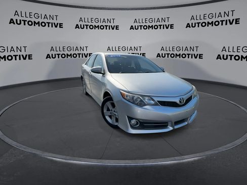 Used 2013 Toyota Camry SE FWD image 4