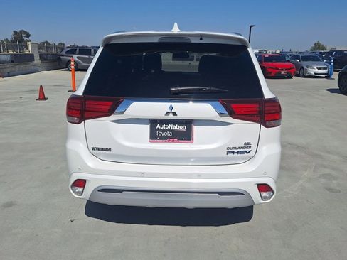 Used 2019 Mitsubishi Outlander 4WD Plug-In Hybrid image 5
