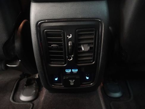 Used 2018 Jeep Grand Cherokee Limited image 27
