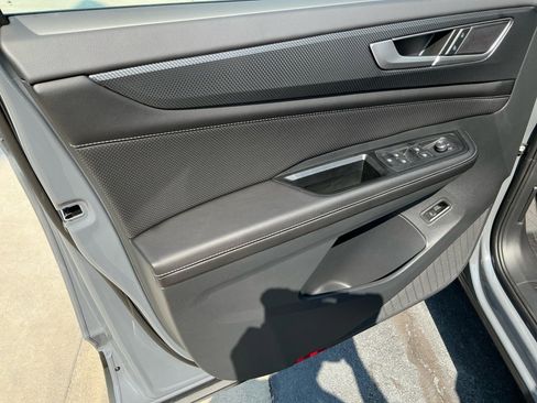 New 2026 Volkswagen Atlas Cross Sport SEL image 31