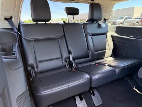 Certified 2025 Ford Expedition Platinum AWD/4WD image 13