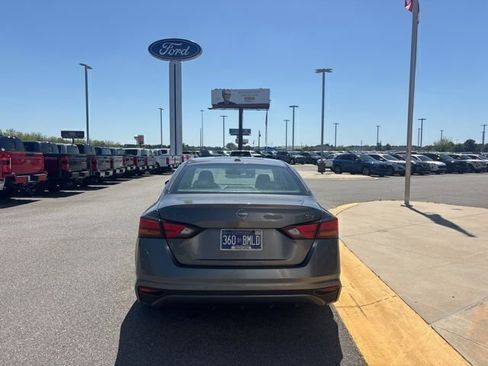 Used 2024 Nissan Altima 2.5 SV image 4