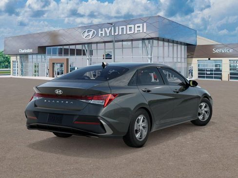 New 2026 Hyundai Elantra SE FWD image 4