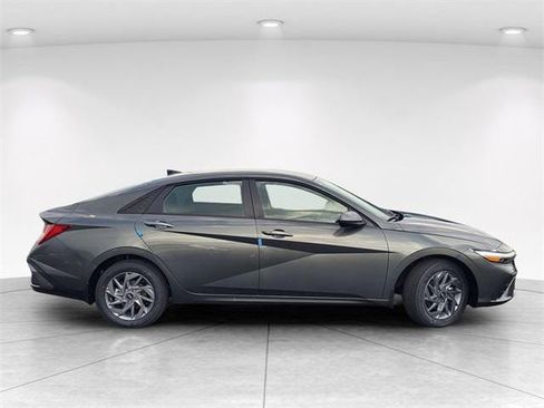 New 2026 Hyundai Elantra Blue image 8