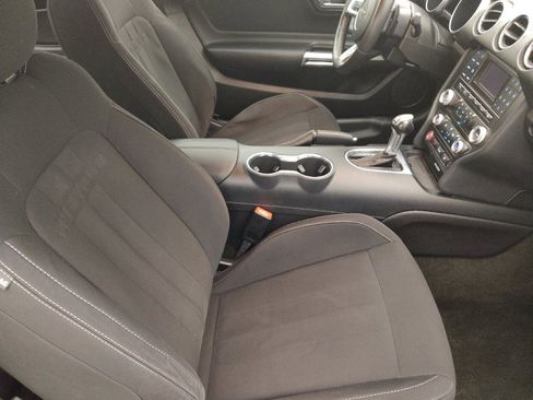 Used 2018 Ford Mustang Coupe RWD image 21