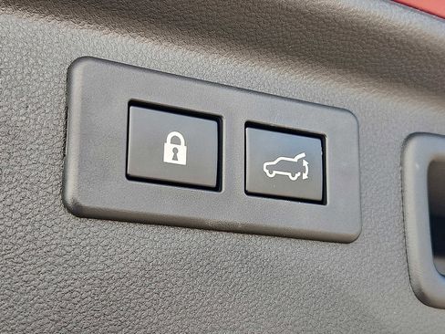 Used 2023 Subaru Forester Limited image 30