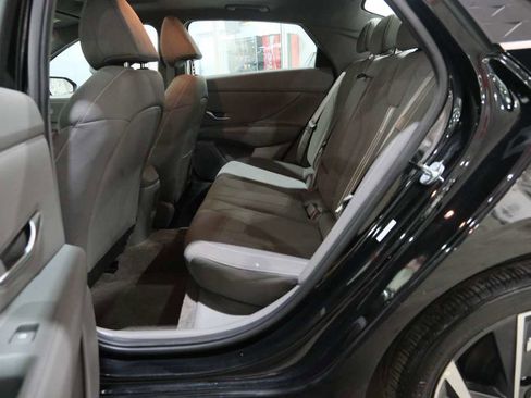 Used 2025 Hyundai Elantra SEL image 20