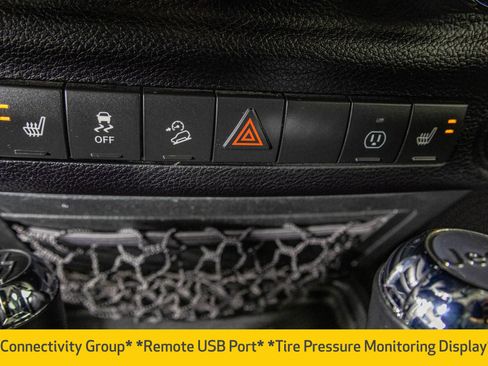 Used 2016 Jeep Wrangler Unlimited Rubicon w/ Connectivity Group image 7