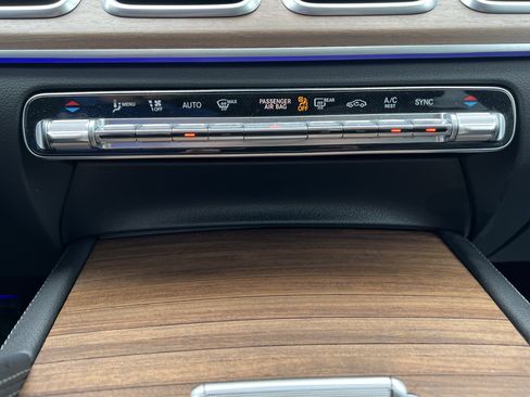 Used 2025 Mercedes-Benz GLS 450 4MATIC w/ AMG Line Exterior image 29