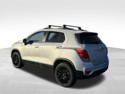 Used 2022 Chevrolet Trax LT w/ Driver Confidence Package image 4