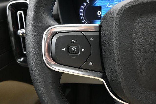 Used 2024 Volvo XC40 B5 Ultimate AWD/4WD image 22